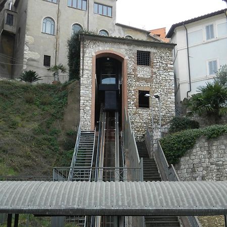 Appartement Casa Dell'Oliveto "Parcheggio Gratuito" à Narni Extérieur photo